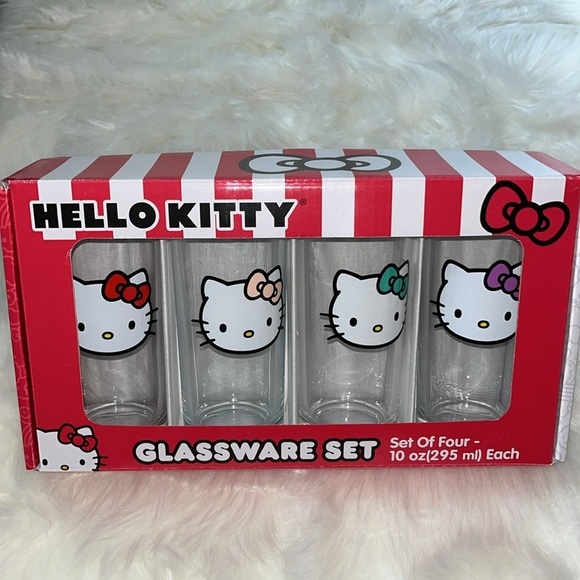 🆕 Hello Kitty Glassware Set of 4 - Picture 1 of 7